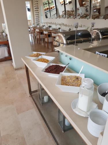 طعام و مشروبات, E-Hotel Larnaca Resort & Spa in بيريفوليا طعام و مشروبات, E-Hotel Larnaca Resort & Spa in بيريفوليا
