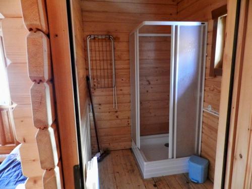 Ducha, Camping, Hotel De Plein Air Les Cariamas in Chateauroux-Alpes Ducha, Camping, Hotel De Plein Air Les Cariamas in Chateauroux-Alpes