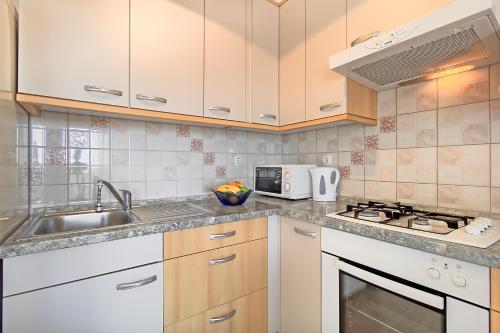 Konyha, Lara Apartments in Vilanija Konyha, Lara Apartments in Vilanija