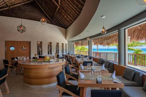 Food and beverages, The Reef Coco Beach Resort & Spa – optional All Inclusive in Playa Del Carmen Food and beverages, The Reef Coco Beach Resort & Spa – optional All Inclusive in Playa Del Carmen