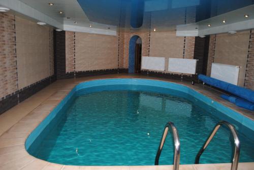 Swimmingpool, Hotel - restaurant "Lion's heart" in Velyka Omelyana Swimmingpool, Hotel - restaurant "Lion's heart" in Velyka Omelyana