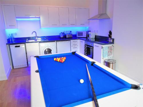This photo about Snug - Tur Sealladh Apartment shared on HyHotel.com