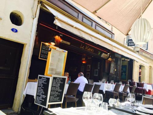 مطعم, Boutique Hotel Couleurs Suds in لو سوكينت البلدة القديمة مطعم, Boutique Hotel Couleurs Suds in لو سوكينت البلدة القديمة