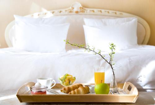 Aristocrat Boutique Hotel in بتروجرادسكي دسترك Aristocrat Boutique Hotel in بتروجرادسكي دسترك