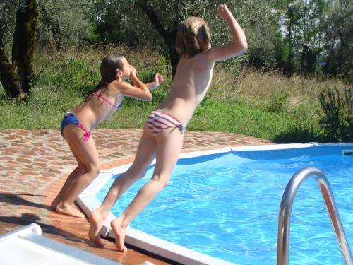 Piscina, Agriturismo I Pitti in Serravalle Pistoiese Piscina, Agriturismo I Pitti in Serravalle Pistoiese