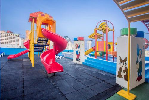 Kinderspielplatz, Magic Cristal Park - Ultra All Inclusive in Parque de l'Aiguera Kinderspielplatz, Magic Cristal Park - Ultra All Inclusive in Parque de l'Aiguera