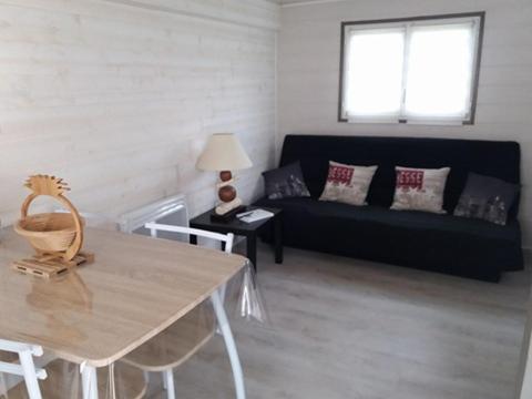 Petit Chalet Chez Marcelline in Saint Denis Le Ferment Petit Chalet Chez Marcelline in Saint Denis Le Ferment