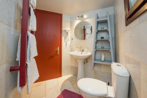 This photo about Thymianos Apartments shared on HyHotel.com