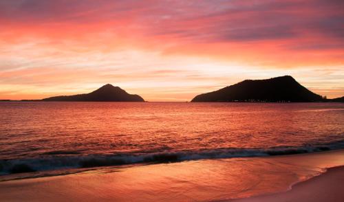 плаж, Condo 105 @ Horizons Golf Resort - Salamander Bay NSW in Саламандър Бей плаж, Condo 105 @ Horizons Golf Resort - Salamander Bay NSW in Саламандър Бей