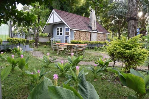 Baan Rai Ing Doi in Thep Sathit Baan Rai Ing Doi in Thep Sathit