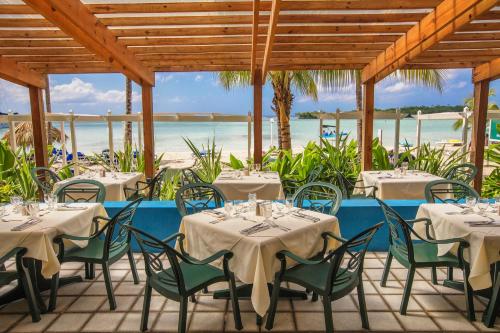 Restaurant, Hotel whala!boca chica - All Inclusive in Boca Chica Restaurant, Hotel whala!boca chica - All Inclusive in Boca Chica