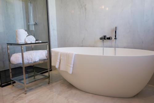 บริการและสิ่งอำนวยความสะดวก, Hôtel Restaurant le Touring - Teritoria (Hotel Restaurant le Touring - Teritoria) in แซ็ง-ราแฟล บริการและสิ่งอำนวยความสะดวก, Hôtel Restaurant le Touring - Teritoria (Hotel Restaurant le Touring - Teritoria) in แซ็ง-ราแฟล