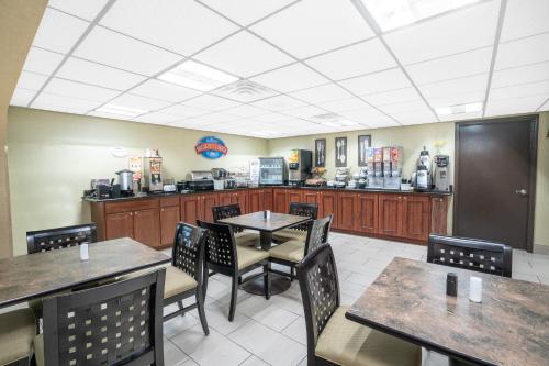 Food and beverages, Baymont by Wyndham Knoxville I-75 in Knoxville (TN) Food and beverages, Baymont by Wyndham Knoxville I-75 in Knoxville (TN)