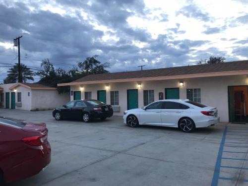 在meiguo.com看到的Deluxe Inn Motel的介绍图片