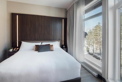 This photo about Entourage sur-le-Lac shared on HyHotel.com