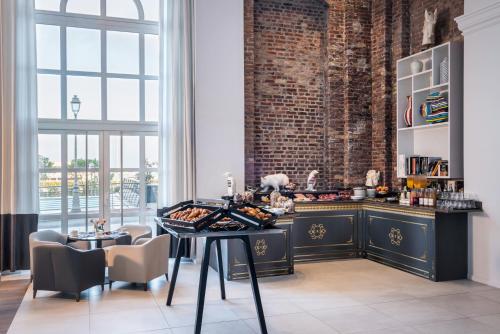 طعام و مشروبات, Cures Marines Hotel Thalasso & Spa Trouville - MGallery Collection in Trouville Sur Mer طعام و مشروبات, Cures Marines Hotel Thalasso & Spa Trouville - MGallery Collection in Trouville Sur Mer