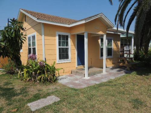 在meiguo.com看到的Sunrise Cabana - Two Bedroom Home的介绍图片