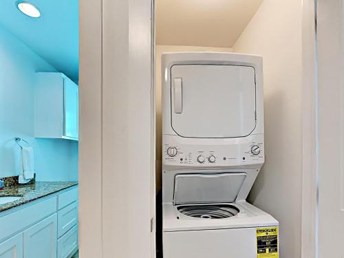 在meiguo.com看到的The Commons 801 - Three Bedroom Townhome的介绍图片