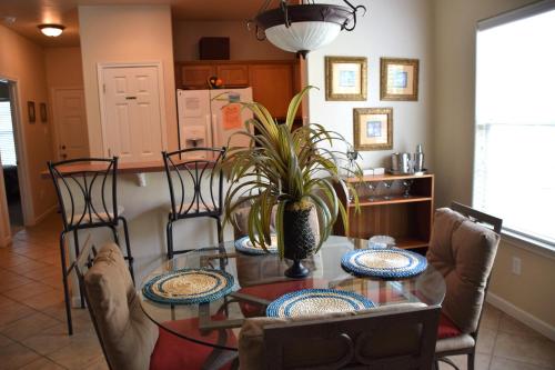 在meiguo.com看到的9th St Town House 303 - Two Bedroom Townhome的介绍图片