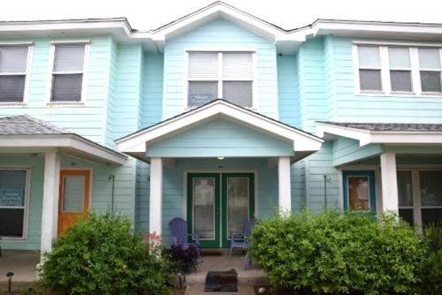 在meiguo.com看到的The Commons 203 - Three Bedroom Townhome的介绍图片