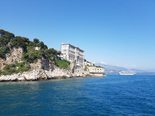 Plein coeur de Monaco, à 300 mètres à pied du port de Monaco, 4 pièces dans des escaliers vue mer (Plein coeur de Monaco, a 300 metres a pied du port de Monaco, 4 pieces dans des escaliers vue mer ex) in モナコ Plein coeur de Monaco, à 300 mètres à pied du port de Monaco, 4 pièces dans des escaliers vue mer (Plein coeur de Monaco, a 300 metres a pied du port de Monaco, 4 pieces dans des escaliers vue mer ex) in モナコ
