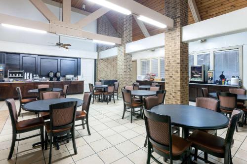 Food and beverages, Hawthorn Extended Stay by Wyndham Richardson in Richardson Food and beverages, Hawthorn Extended Stay by Wyndham Richardson in Richardson