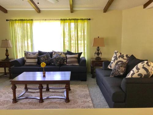 The River Inn in Three Rivers (CA) The River Inn in Three Rivers (CA)