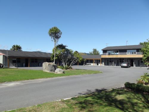 Exterior view, Bristol Motel in Upper Hutt Exterior view, Bristol Motel in Upper Hutt