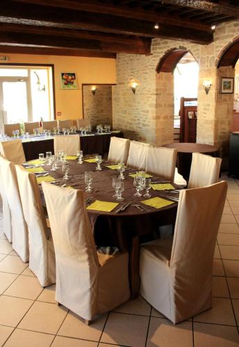 餐廳, Hôtel de la Poste (Hotel de la Poste) in 奧克蘇瓦地區普伊 餐廳, Hôtel de la Poste (Hotel de la Poste) in 奧克蘇瓦地區普伊