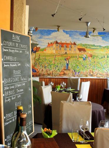 餐廳, Hôtel de la Poste (Hotel de la Poste) in 奧克蘇瓦地區普伊 餐廳, Hôtel de la Poste (Hotel de la Poste) in 奧克蘇瓦地區普伊