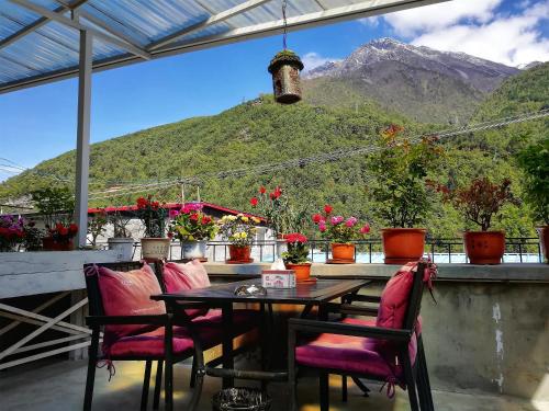 Балкон, Kangding Guozhuang Nan Wu Hao Boutique Inn in Ганзі Балкон, Kangding Guozhuang Nan Wu Hao Boutique Inn in Ганзі