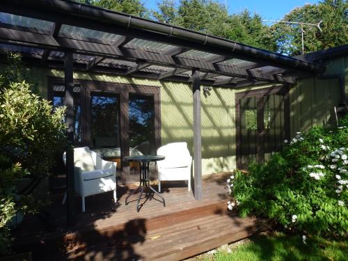 Idyllic Country Garden in มานากาอู Idyllic Country Garden in มานากาอู