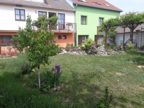 Pension Zelený strom (Pension Zeleny strom) in Mikulov Pension Zelený strom (Pension Zeleny strom) in Mikulov