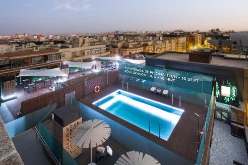Swimming pool, Novotel Madrid Center in Salamanca Swimming pool, Novotel Madrid Center in Salamanca