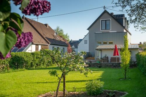 Garden, Feriendomizil "Alte Post" I in Pronsfeld Garden, Feriendomizil "Alte Post" I in Pronsfeld