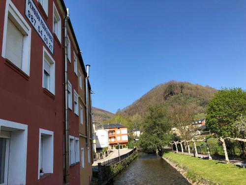 Pensión Fernández (Pension Fernandez) in Vega De Valcarce Pensión Fernández (Pension Fernandez) in Vega De Valcarce