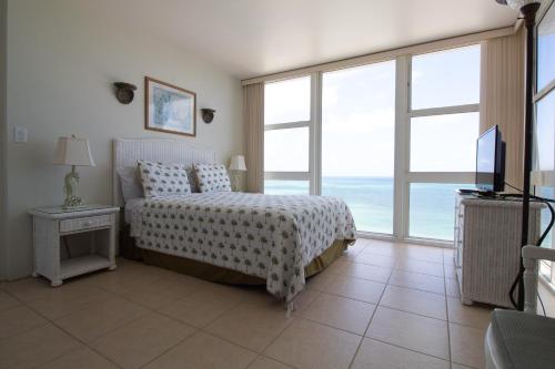 This photo about Galt Ocean Gem-2/2 Direct Ocean Views shared on HyHotel.com