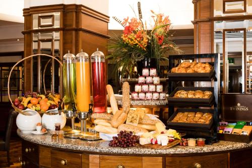 Food and beverages, Copthorne Tara Hotel London Kensington in Chelsea Food and beverages, Copthorne Tara Hotel London Kensington in Chelsea