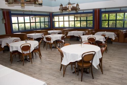 ห้องอาหาร, คีเฟอร์ อินน์ คิงซิตี้ (Keefers Inn King City) in คิงซิตี้ (แคลิฟอร์เนีย) ห้องอาหาร, คีเฟอร์ อินน์ คิงซิตี้ (Keefers Inn King City) in คิงซิตี้ (แคลิฟอร์เนีย)