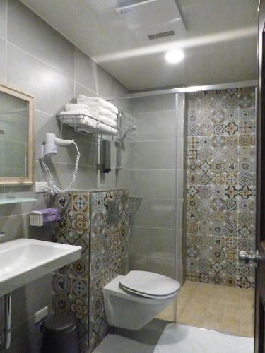 Bathroom, KLA B&B in Kaohsiung Bathroom, KLA B&B in Kaohsiung