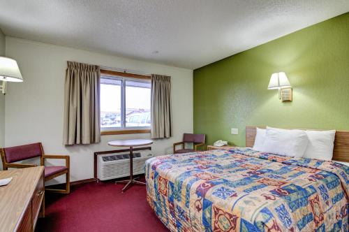 This photo about Bloomer Inn & Suites shared on HyHotel.com