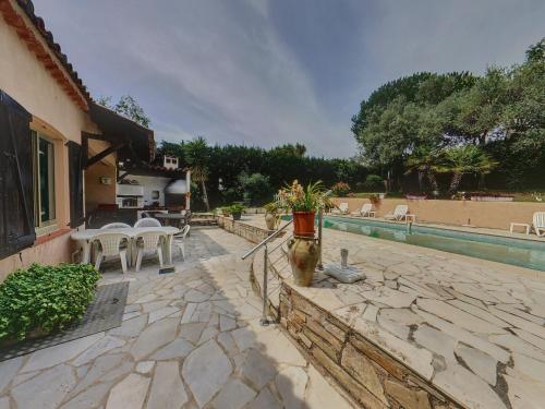 Facilities, Villa Bruyere in Antibes Facilities, Villa Bruyere in Antibes