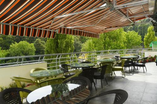 Restaurant, Hotel Cloud7 in Nainital Restaurant, Hotel Cloud7 in Nainital