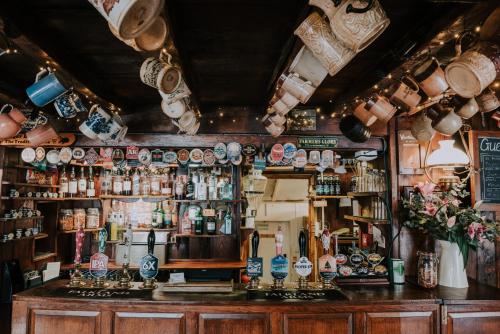 Bar/salonek, The Falkland Arms in Great Tew Bar/salonek, The Falkland Arms in Great Tew
