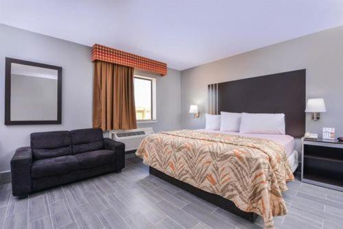 This photo about Express Inn Weslaco/Mercedes shared on HyHotel.com