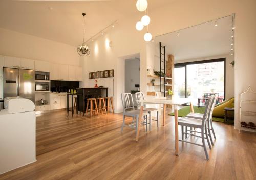 Balcony/terrace, Light Hostel - Chiayi in Chiayi Balcony/terrace, Light Hostel - Chiayi in Chiayi