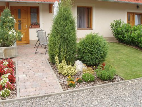 Bejárat, Franciska Portaja in Igal Bejárat, Franciska Portaja in Igal