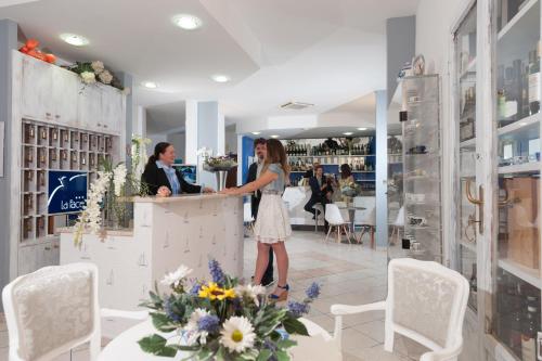 Vestíbulo, Hotel La Pace in Forte Dei Marmi Vestíbulo, Hotel La Pace in Forte Dei Marmi