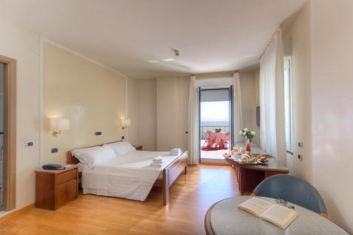 Hotel Il Timone in Porto San Giorgio Hotel Il Timone in Porto San Giorgio