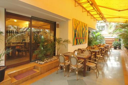 Restaurant, Park Central Comfort e-suites, Pune near Osho Teerth Park Restaurant, Park Central Comfort e-suites, Pune near Osho Teerth Park